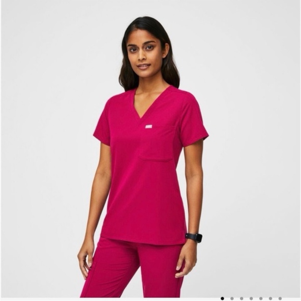 Figs hot pink scrub set - M